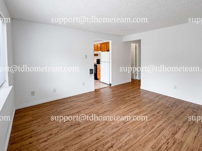 Building Photo - "Charming 2-Bed Retreat in Tacoma – Cozy 7...