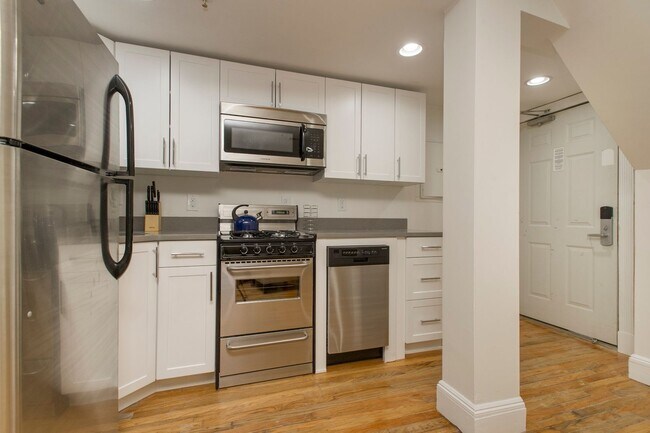 Foto del edificio - 14 Brainerd Rd