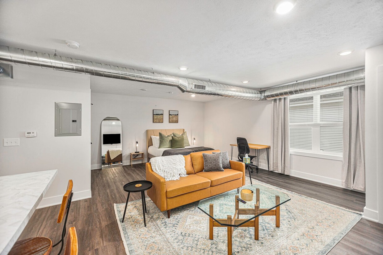 Foto principal - 1562 Michigan St NE