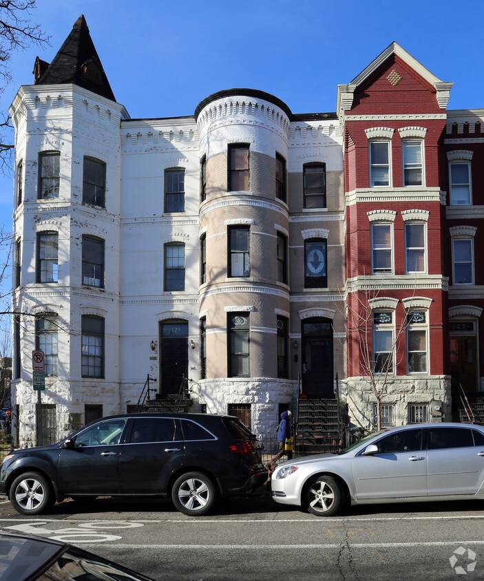 Building Photo - 127 4th St SE