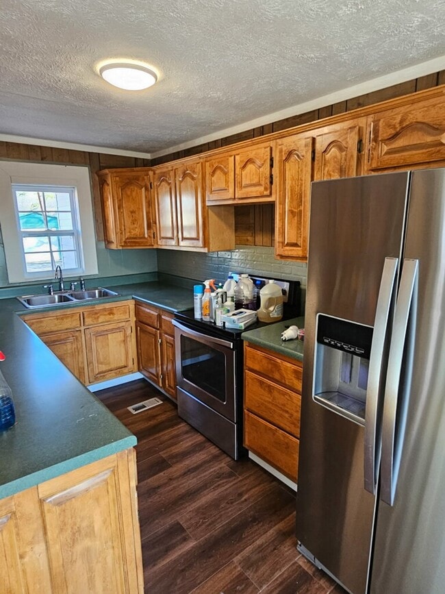 Foto del edificio - 560 Robinson Dr