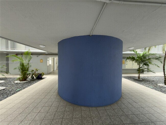 Foto del edificio - 8231 NW 8th St