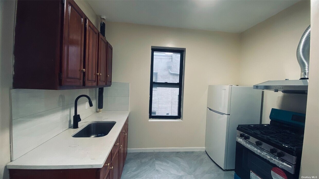 Primary Photo - 3132 Perry Ave