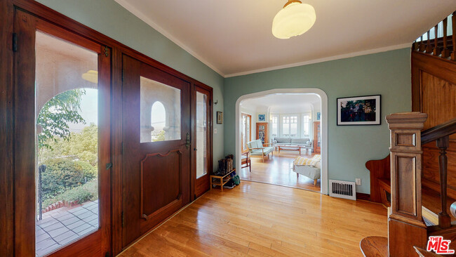 Building Photo - 3627 Crestmont Ave