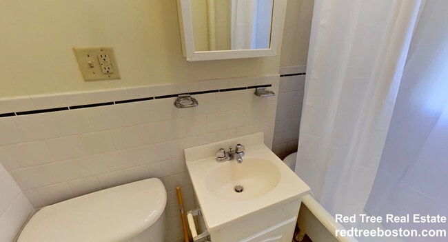 Building Photo - 131 Park Dr