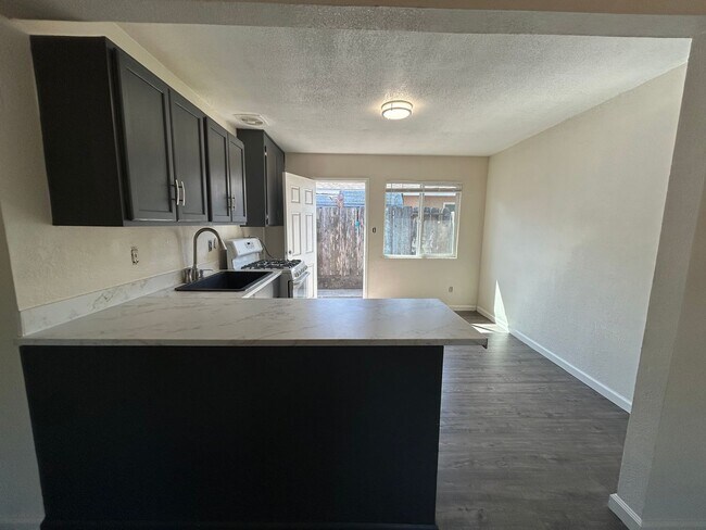 Building Photo - 380 Angelus St