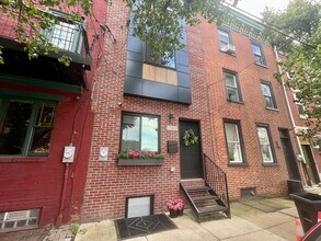 Building Photo - 166 W Laurel St