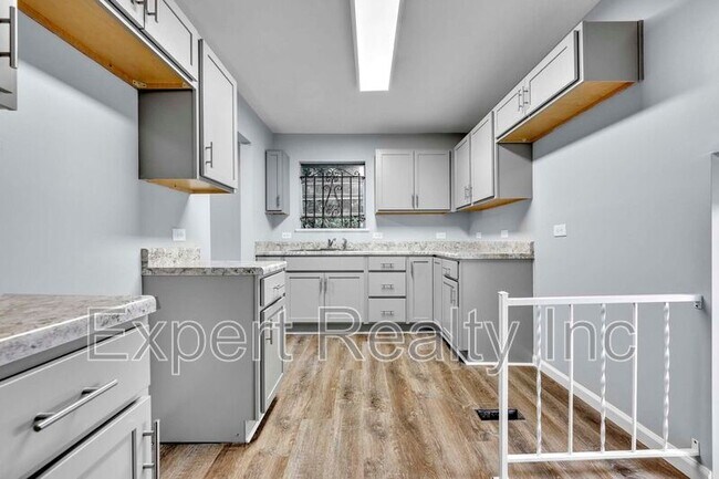 Building Photo - 1256 15th St SW