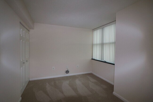 Foto del edificio - Spacious 2BD/1BA Condo with Glorious Views!