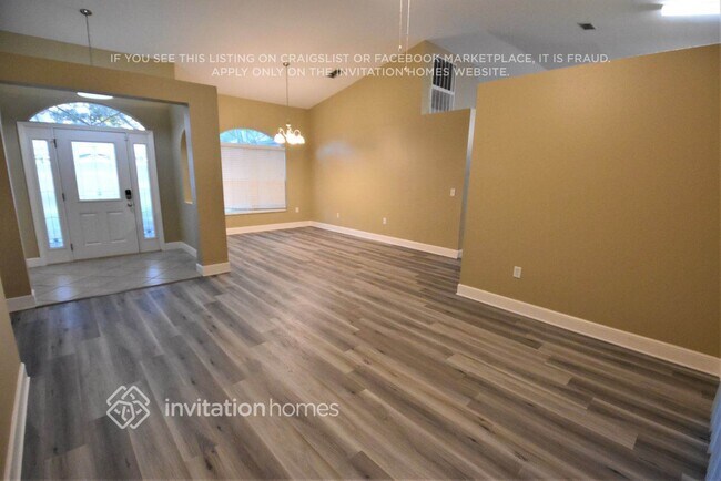 Foto del edificio - 4526 Windsor Ct E