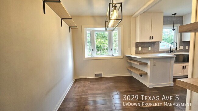 Foto del edificio - 3029 Texas Ave S