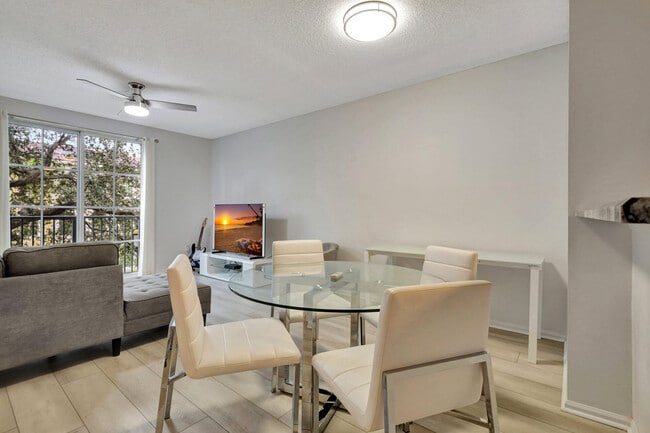 Building Photo - 630 S Sapodilla Ave