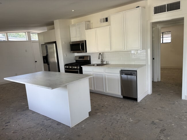 Photo - 519 W 16th St House