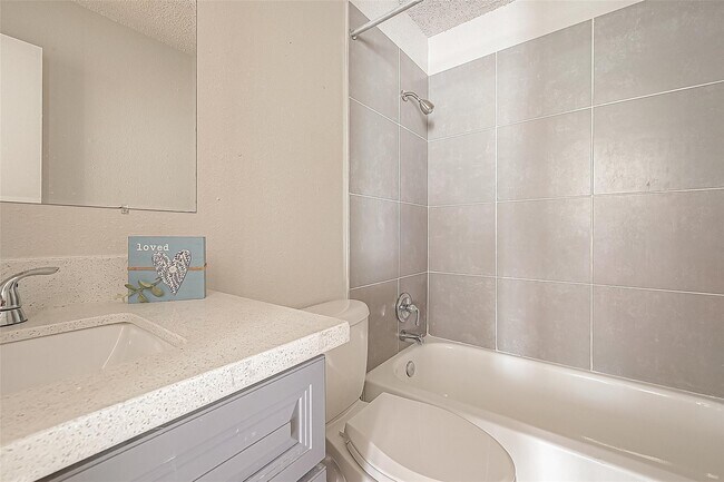 Foto del edificio - 7415 Colima Dr