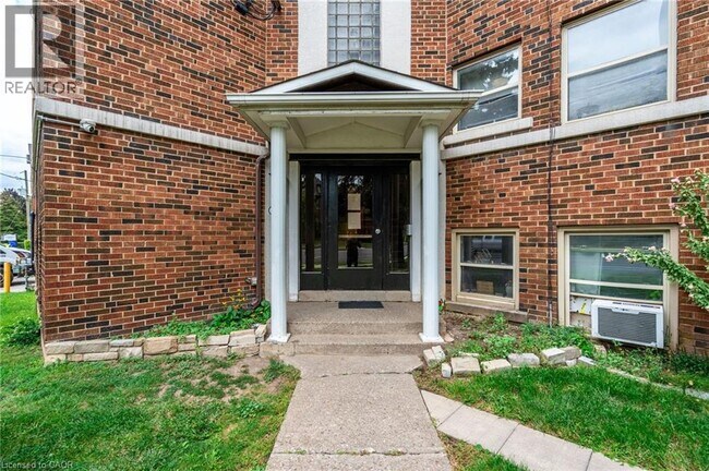 Photo du bâtiment - 452 Aberdeen Ave