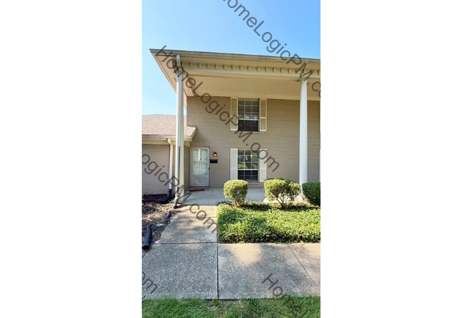 NORTH EAST SIDE 2 BEDROOM TOWNHOME AVAILABLE NOW! - NORTH EAST SIDE 2 BEDROOM TOWNHOME AVAILABLE NOW!