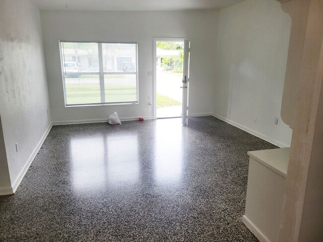 Building Photo - ***  Coming Soon  ***   3 Bedroom 2 Bath w...