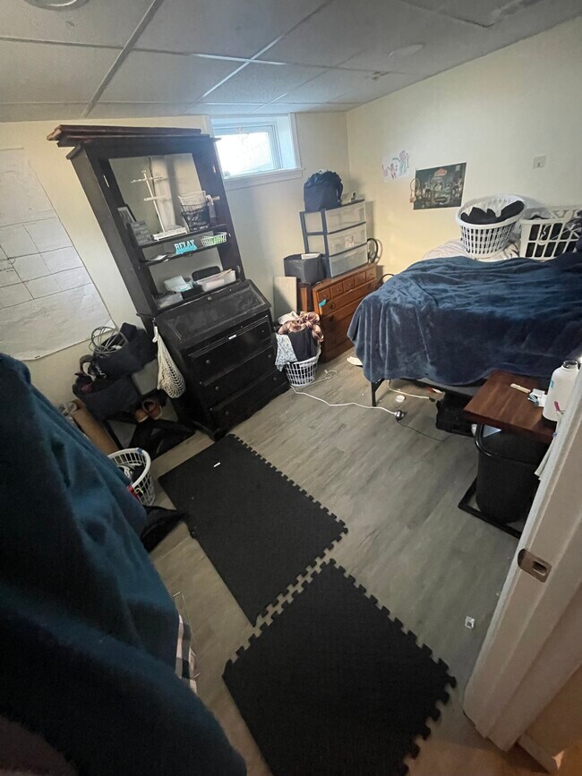 Bed 1 - 11 Jefferson Ave