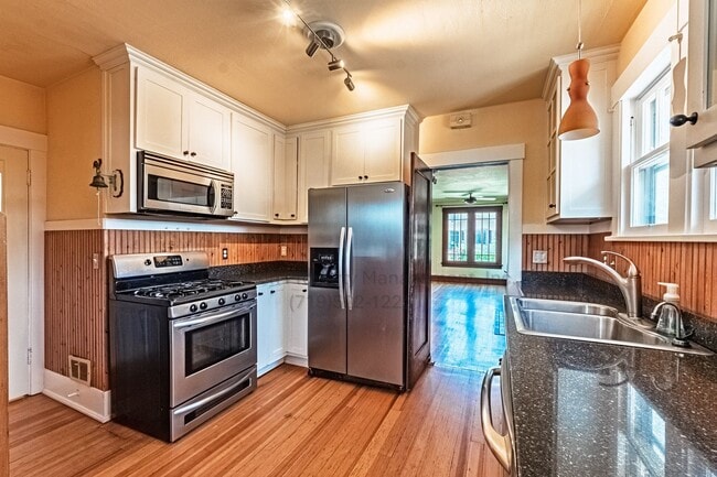 Building Photo - Charming 2 Bedroom House in the Historic Old North End