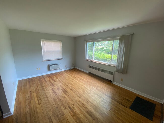 Building Photo - 2739 Lafeuille Ave