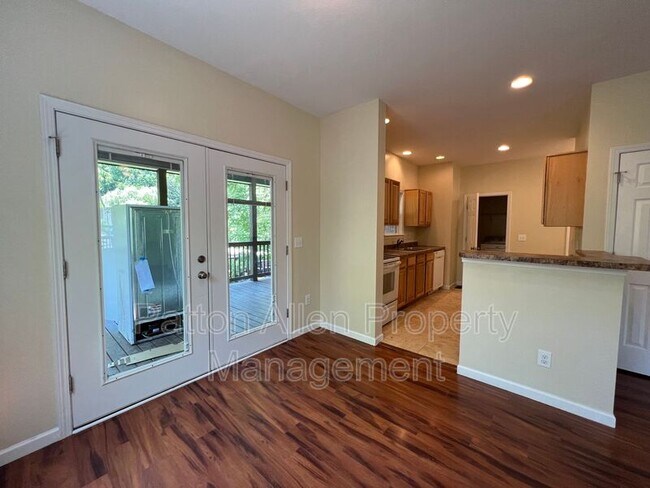 Building Photo - 64 Barnard Ave