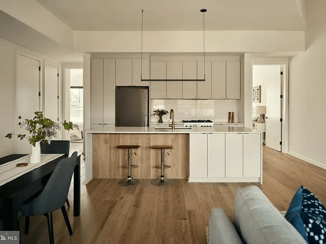 Photo - 2011 Cambridge St Apartment