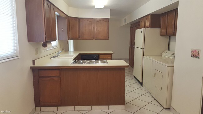 Foto del edificio - 6740 E Kenyon Dr