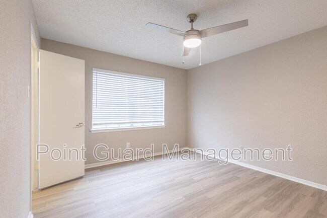 Building Photo - 2264 Ridgmar Plaza - 69