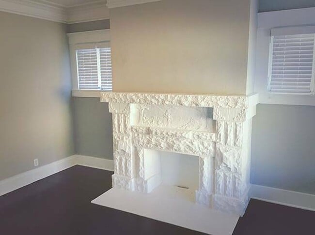 Foto del edificio - A Charming 2 Bed / 1 Bath with Bonus Space in Prime Echo Park Location