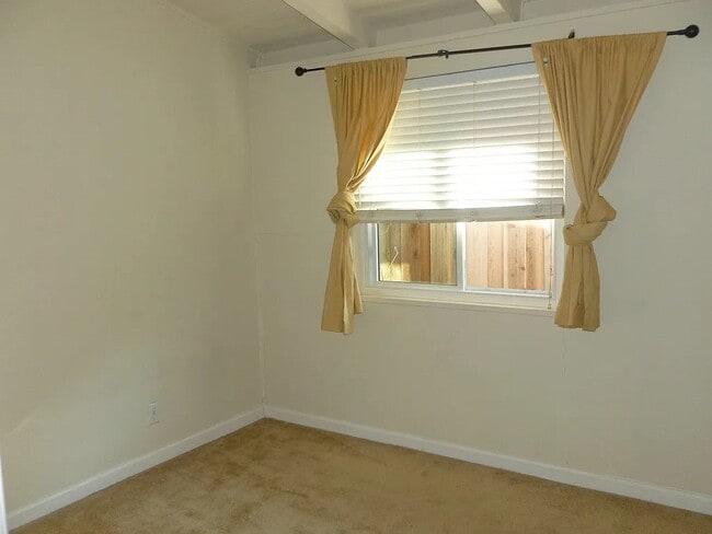 Building Photo - 1230 Manzano Way