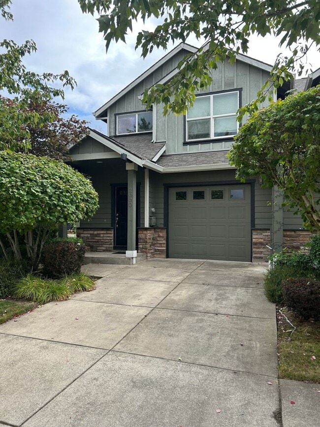 Building Photo - 2000 NW Yohn Ranch Dr