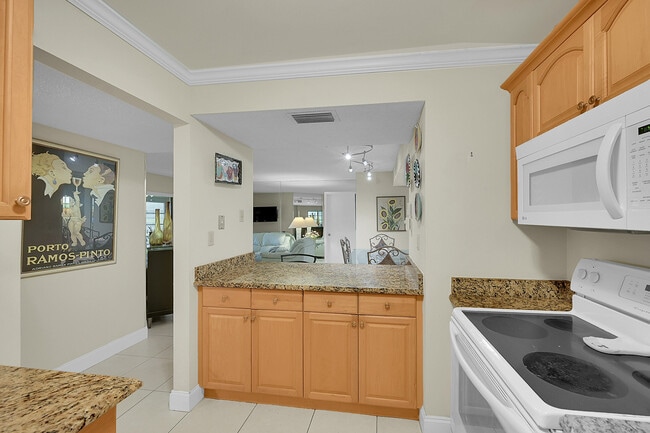 Building Photo - 15461 Lakes of Delray Blvd