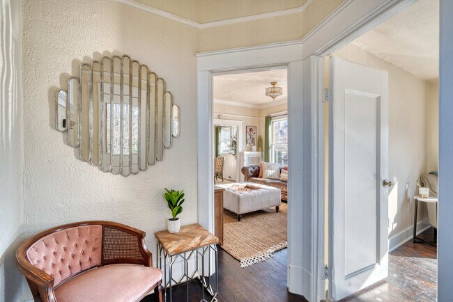 Building Photo - 502 NE 29th Ave