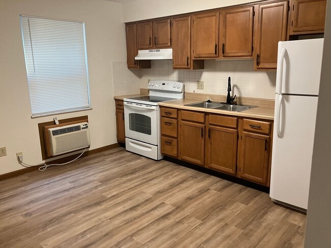 Foto del edificio - Spacious 2-Bedroom Living in a Quiet Community Available July!