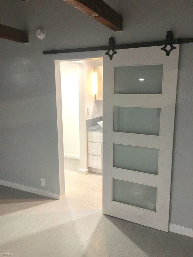 Foto del edificio - 4415 W 154th St