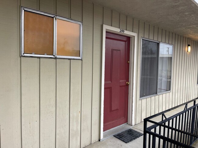 Foto del edificio - 1651 Detroit Ave