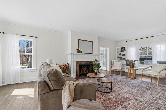 Foto del edificio - 14605 S Woodland Rd