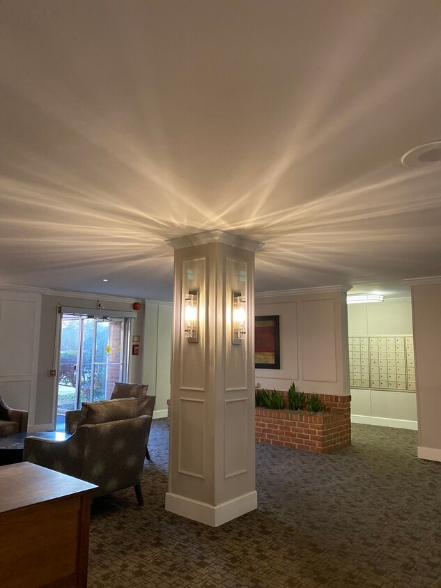 Cardinal House Condo Lobby - 3000 Spout Run Pky
