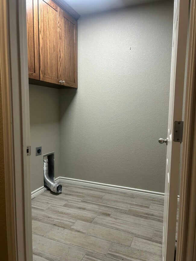 Foto del edificio - 2607 Leroy Ln