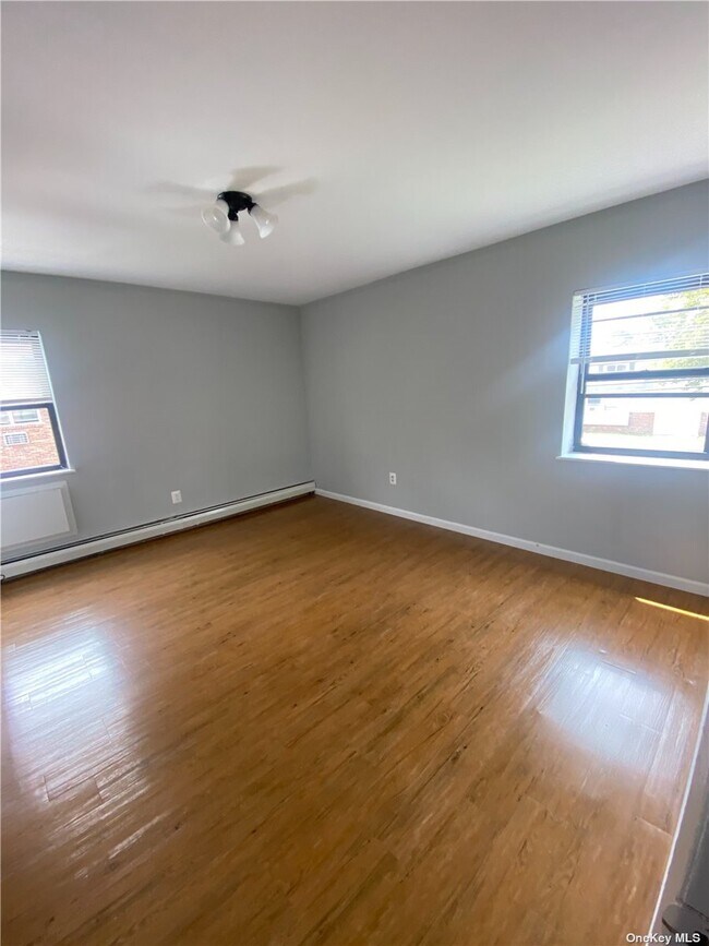 Building Photo - 898 Herzel Blvd