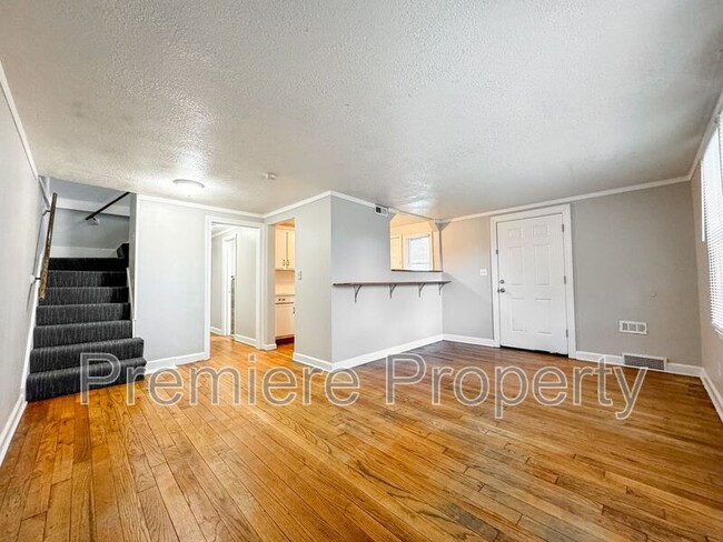 Building Photo - 325 E 28th Ave