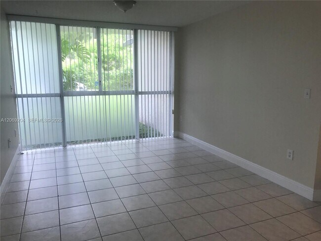 Foto del edificio - 7125 NW 186th St