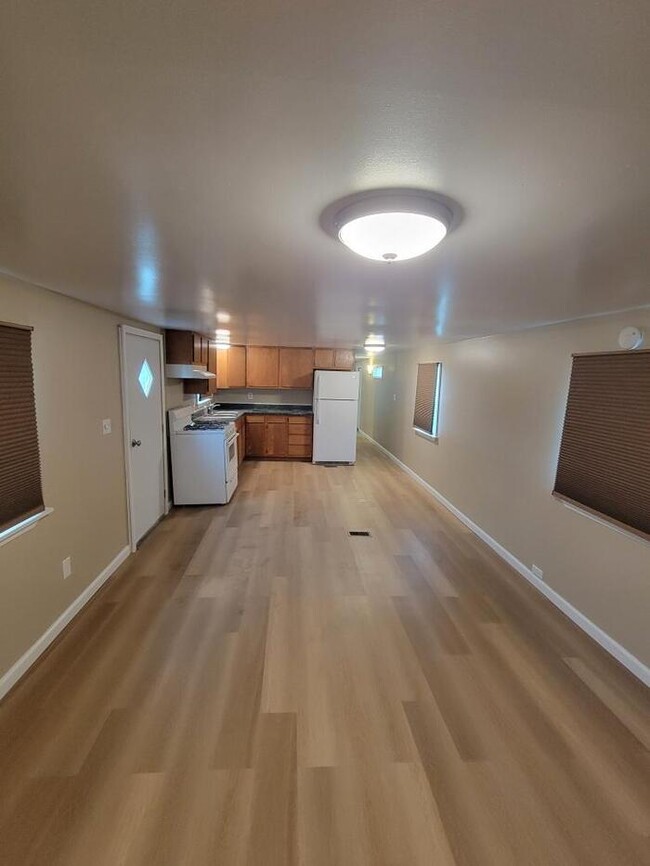 Building Photo - Newly renovated 2 bedroom 1 bath mobile ho...