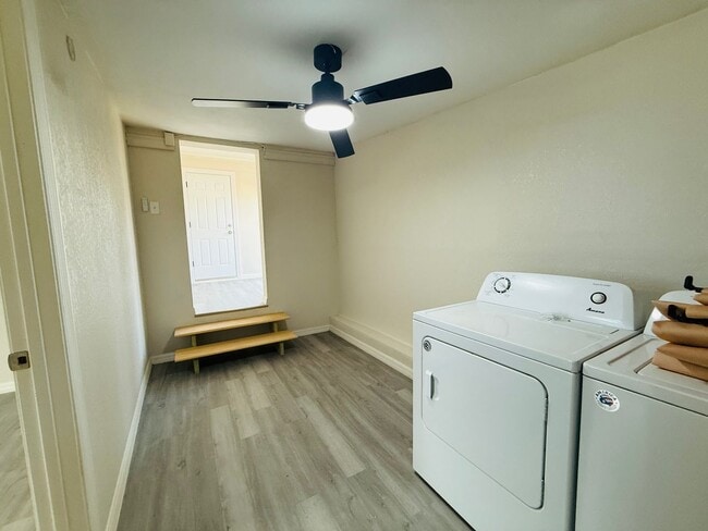Building Photo - remodeled home in St. Pete