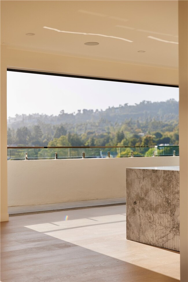 Foto del edificio - 838 N Doheny Dr