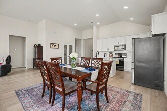 Building Photo - 2214 Lierna Dr