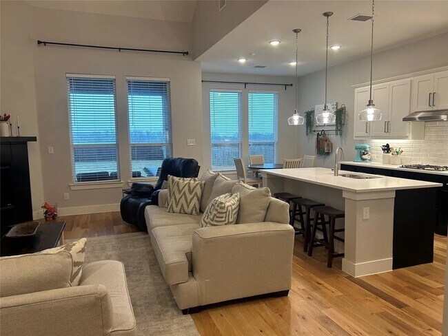 Foto del edificio - 4207 Parrot Ln