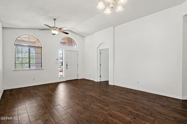 Foto del edificio - 3141 Fury Point Pl