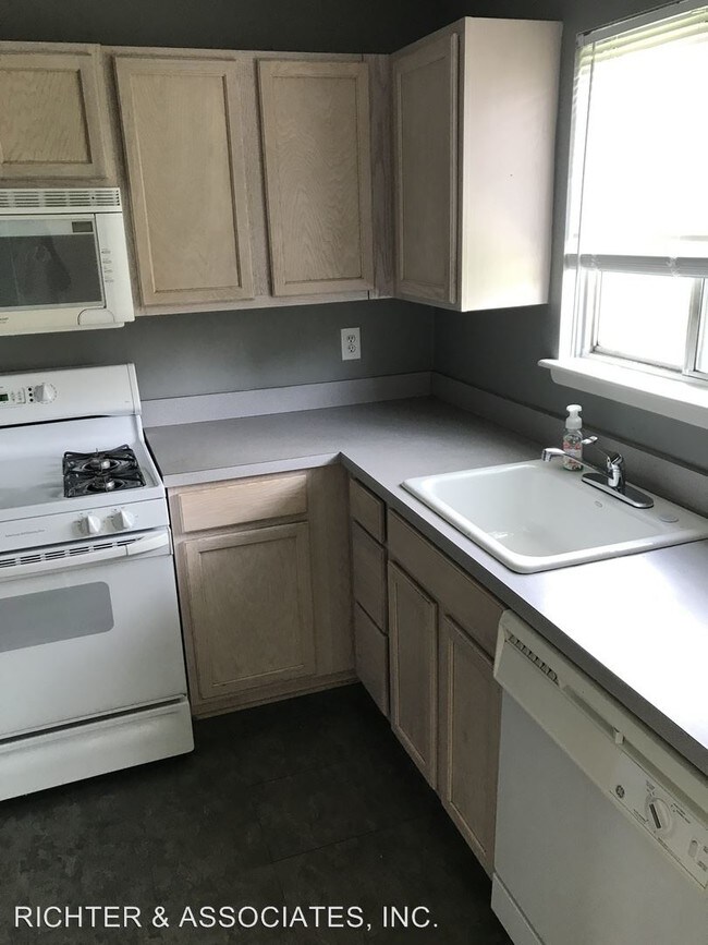 Building Photo - 2 br, 1.5 bath House - 1662 ORCHARD DR.