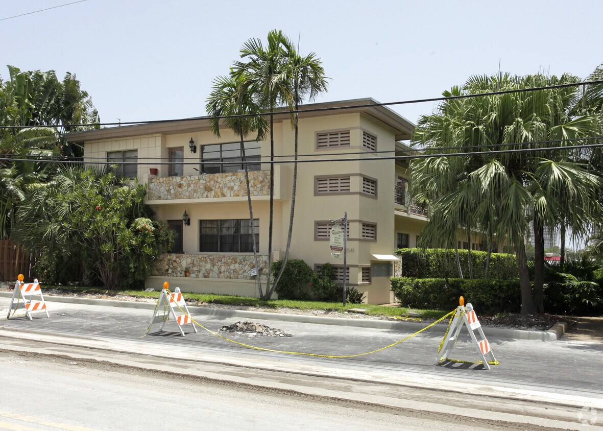 Building Photo - 9541 E Bay Harbor Dr